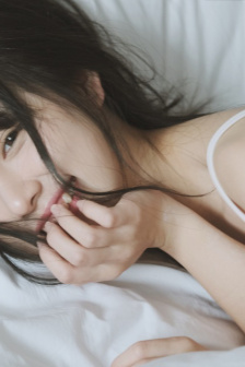 上课忘穿内裤被老师摸到高潮